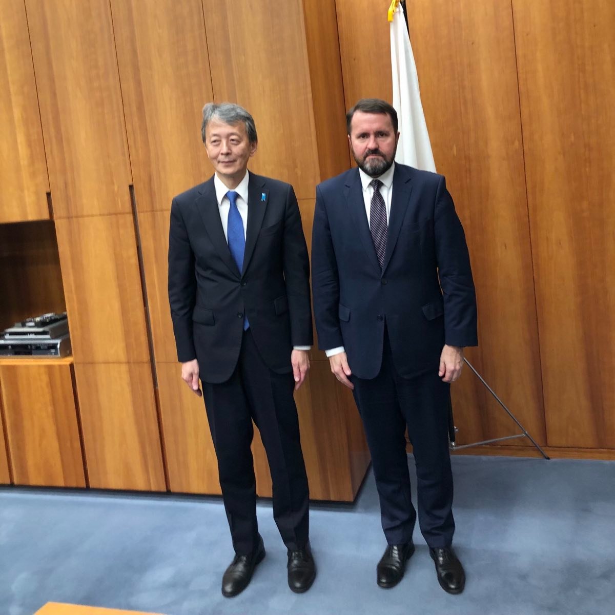 Wiceminister spraw zagranicznych, doradca premiera @DonaldTusk ds. bezpieczeństwa narodowego, <a href="/RKupiecki/">Robert Kupiecki</a> spotkał się dziś w Tokio 🇯🇵 z głównym doradcą premiera Japonii ds. bezpieczeństwa narodowego, Masataką Okano.

Tematem rozmowy były istotne z perspektywy Warszawy i Tokio