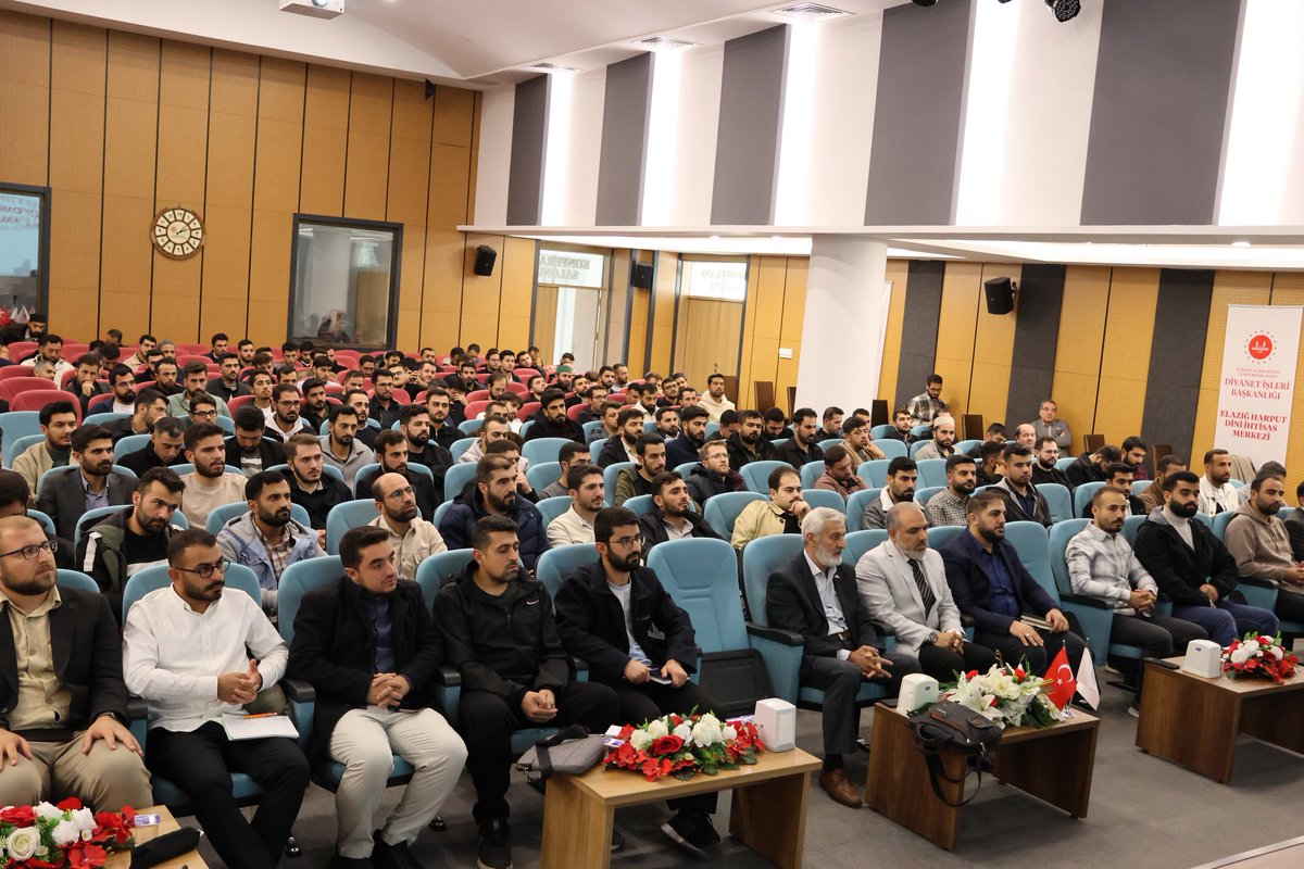 Dini İhtisas Merkezimizde bugün Prof.Dr.Abdurrahman Ateş tarafından "Tilâvetten  Kıraata, Kur'an'dan Mushafa Okuma Anlayışımız"başlıklı bir konferans düzenlendi.Yoğun bir katılım ve ilgiyle takip edilen konferansından ötürü hocamıza teşekkür ediyoruz.
