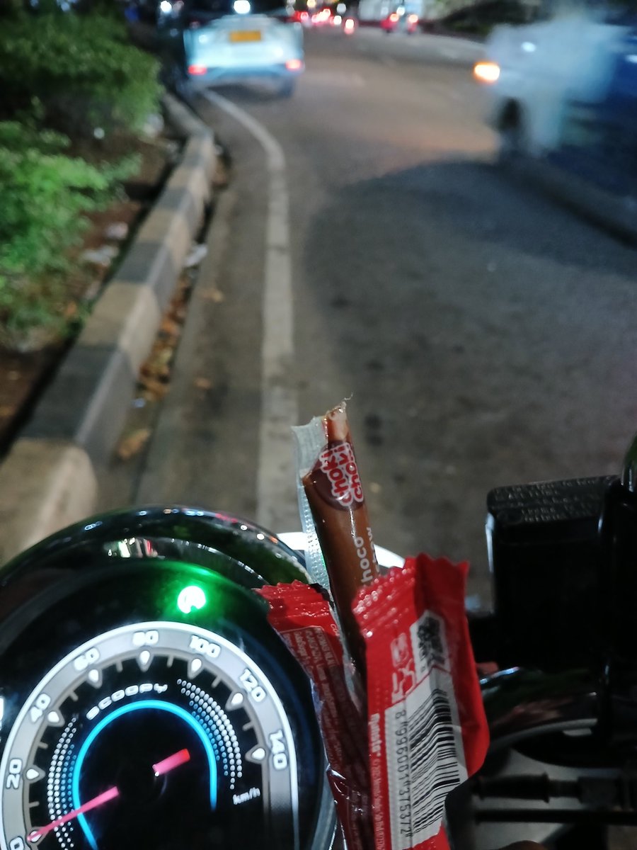 balik kerja ngantuk bgt karna seminggu ini aku tidur di atas jam 12 terus 😭

skrg mau mulai memasuki mode tidur di bawah jam 10 kayanya

lagi motoran tbtb jedug, auto minggir buat tidur dulu bentar