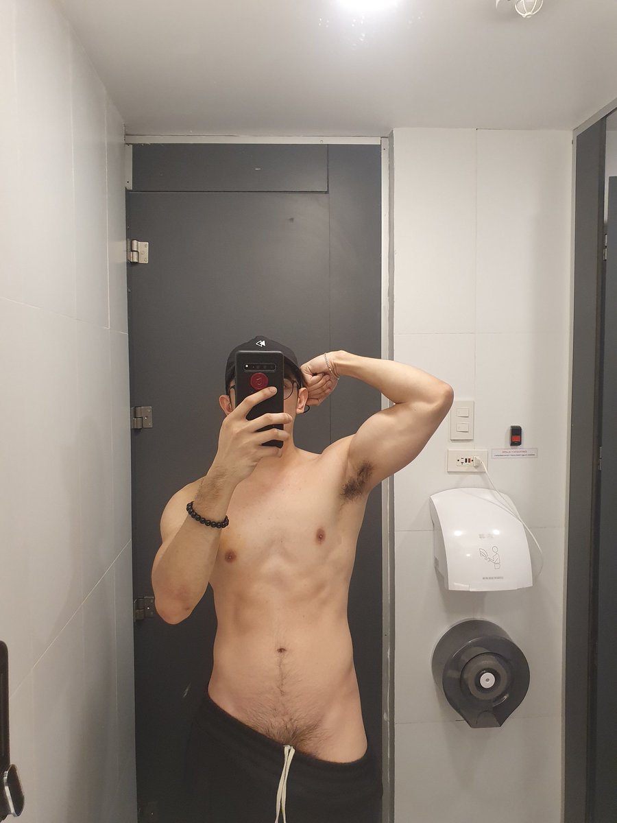 oriental_viking's tweet photo. Have you seen biceps today yet? 💪🏻

#biceps #nsfw #gymrat #pinoy https://t.co/ht7p1tEQIj