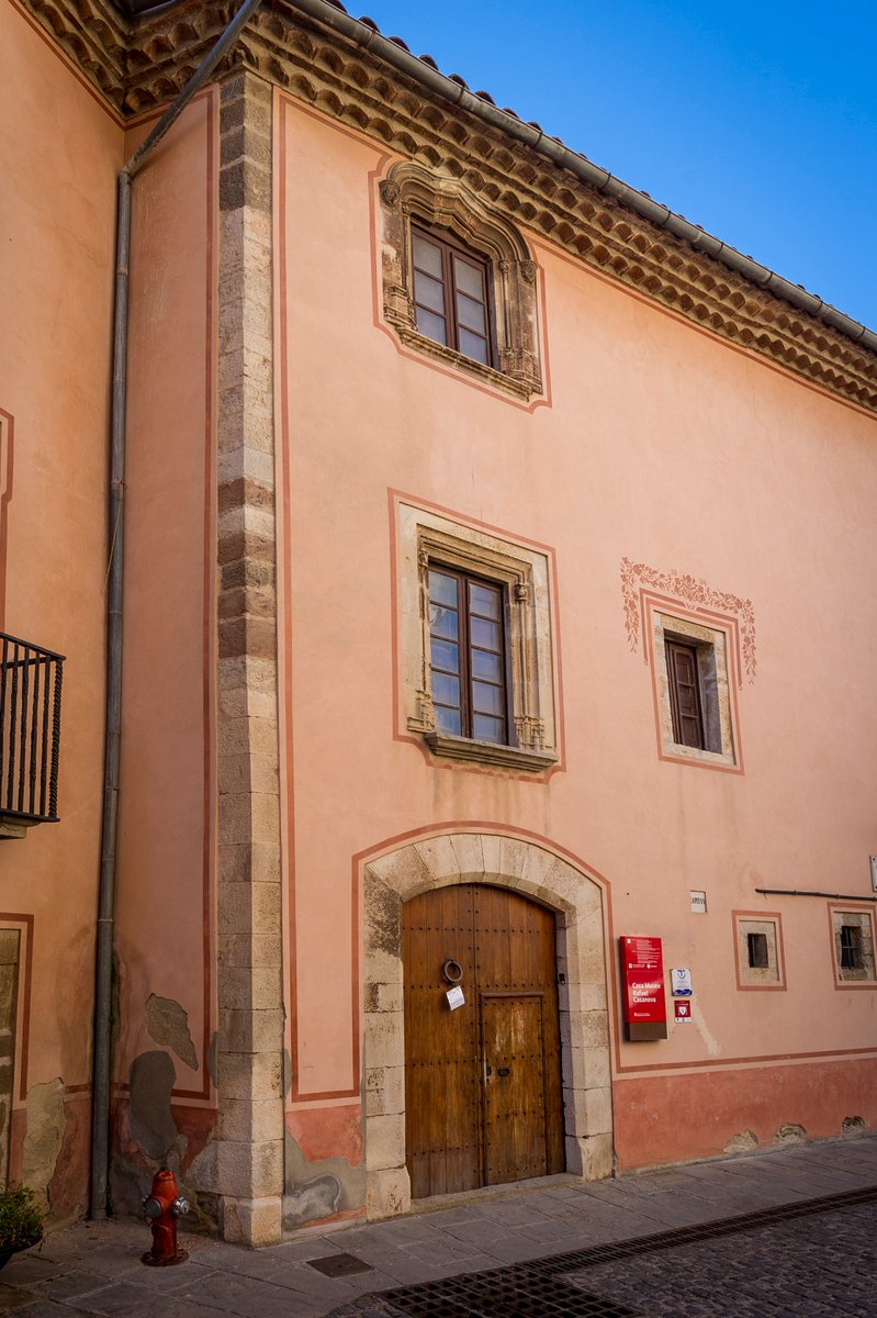 Sabíeu que a Moià s’hi han trobat restes d’animals de l’edat de gel i fins i tot dels neandertals? ❄️🪨

Al Museu i Arxiu Històric de Moià podreu veure els fòssils trobats a les Coves del Toll, un dels jaciments més importants de la prehistòria catalana. 

📷 @carlesfortuny