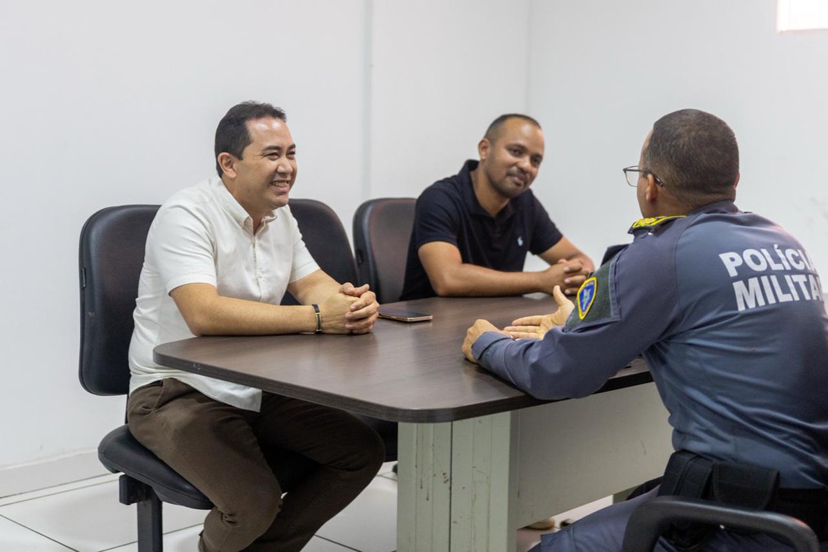 Reunião com o comandante Wellington para tratar sobre a segurança pública e novos projetos para Pinheiro.
Trabalhando em parceria para garantir mais tranquilidade e qualidade de vida para todos os pinheirenses.