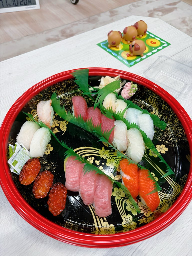 1周年記念配信ありがとうございました✨️
お寿司も食べて、お酒も飲んで、結月ちゃんとたくさんお話して、改めて最高の番組です🙂‍↕️
これからもきっと自由な番組ですが、そんな #モニ凛 を楽しんでくれるみなさんと末永く続けていきたいです‼️
