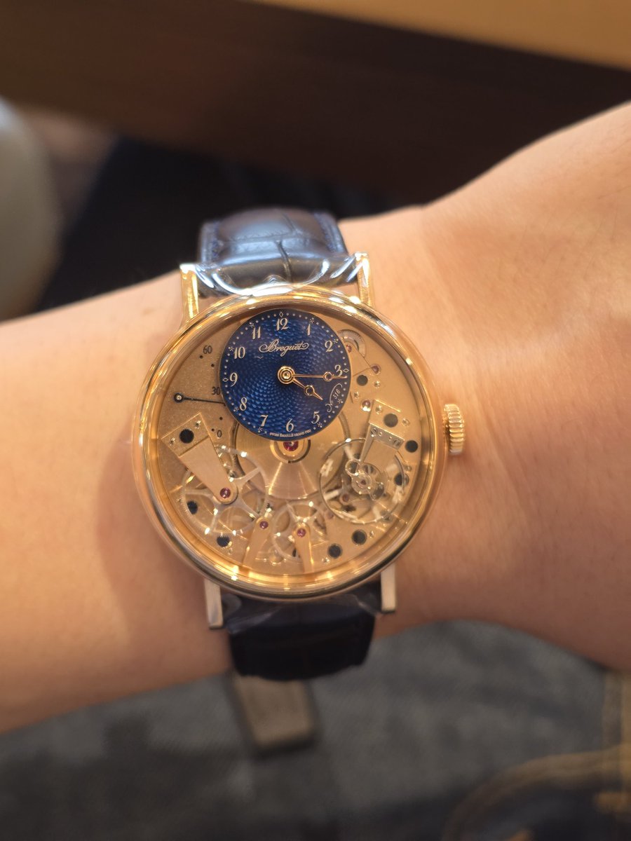 eight7323's tweet photo. 先日までイベント続きで色々な時計を見に大塚ローテック5号改と！
中でもブレゲの250周年は凄まじい。
そこに探してた70'sのタンクノーマルも出てくるという、、困った🤔 https://t.co/MiOE0hldO3