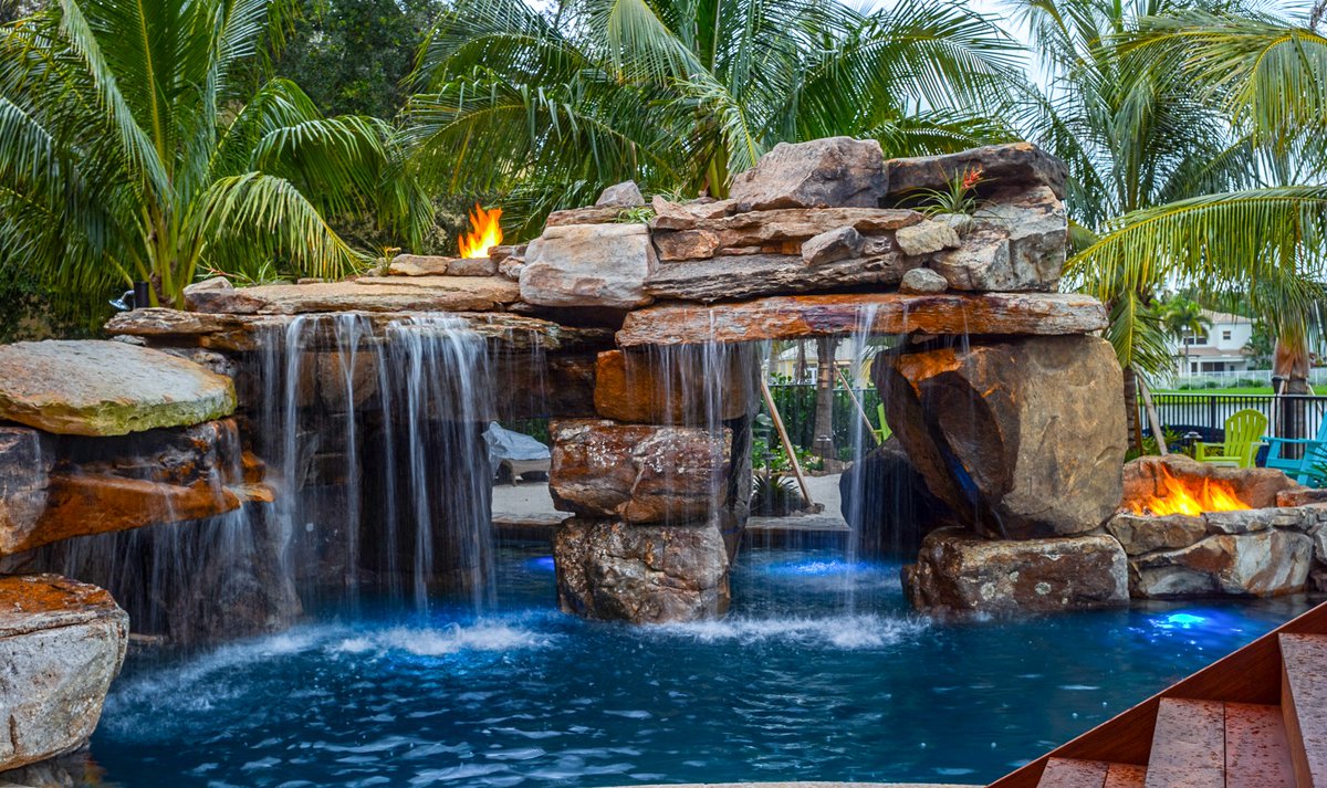 Who doesn’t love a natural rock grotto? Transforming backyards into a total paradise and creating mesmerizing custom pools is simply part of the job for our passionate team.

#insanepools #lucaslagoons #pool #backyard