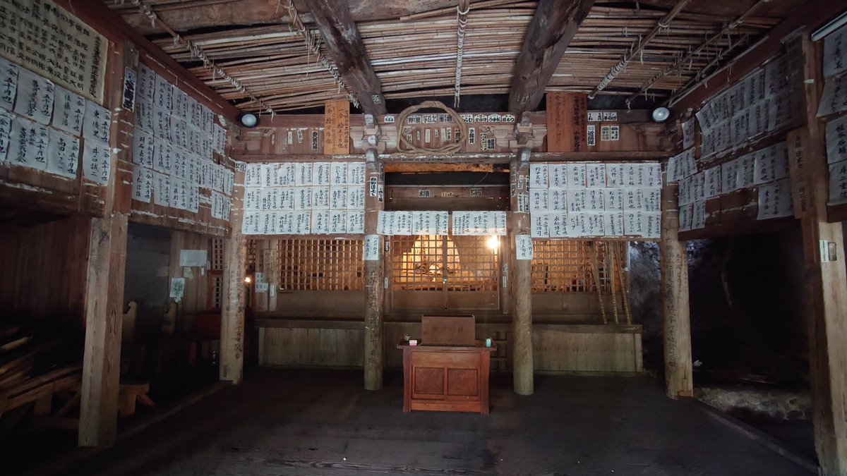 goshuinchou's tweet image. 大分県国東半島は立地的に最初期の神仏習合が起こった宇佐八幡宮の信仰圏でありその影響を受け、半島自体が神仏習合と修験の霊地「六郷満山」として独特な発展を遂げ、今も多くの古寺が残る。その中でも豊後高田市の山間にある天念寺は個人的に大好きな寺院であり、先日4度目の参拝を果たした。…