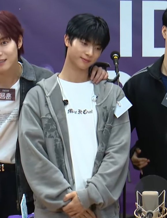 웃긴거ㅠ
가족사진 포즈 취하랫는데