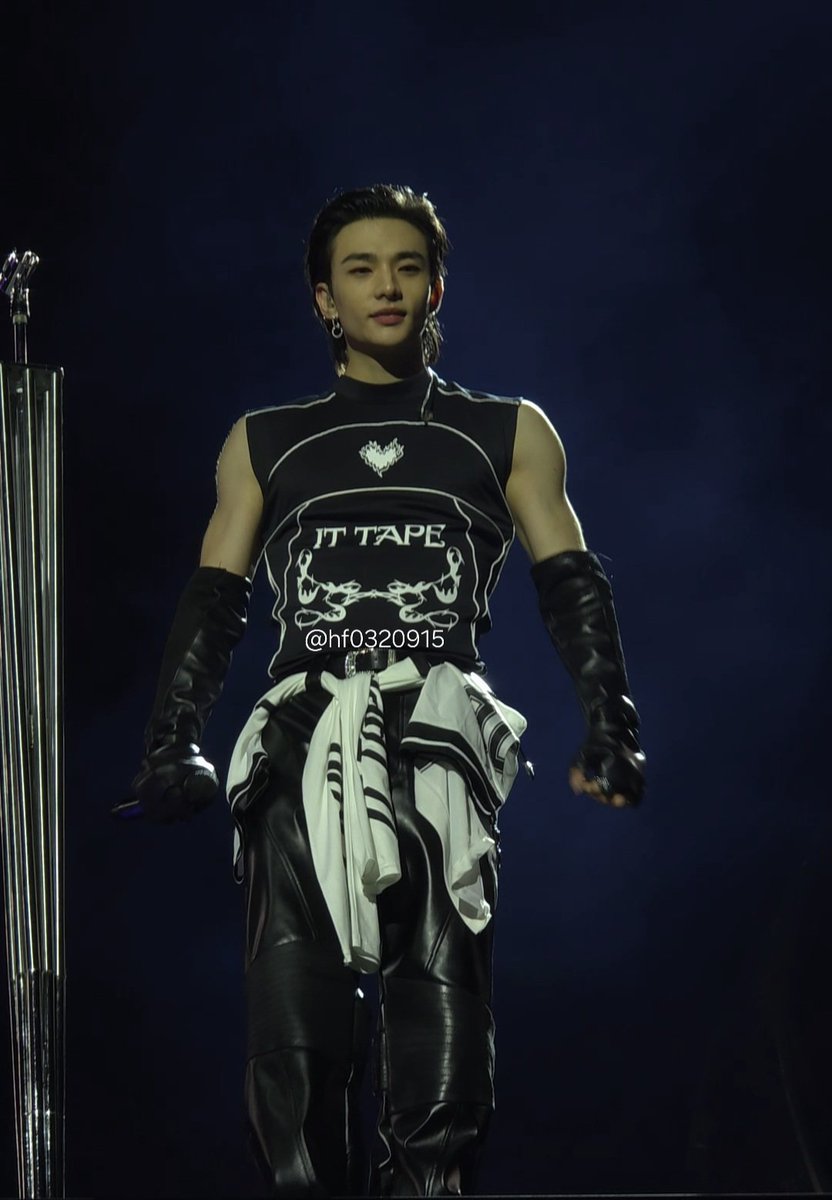 the shoulders 🫠🫠
#Hyunjin