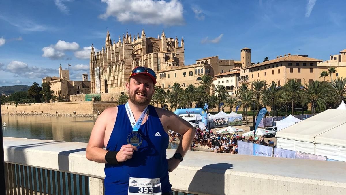 NEW PB 👊🍊

Well done to Andrew for completing the Las Palmas Marathon in a new PB of 5:19:56