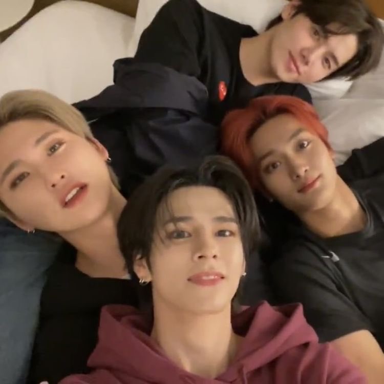[🗳️] 
Dont forget to tweet

I VOTE #CRAVITY for #2025MAMAVOTE

Please retweet 🔁.