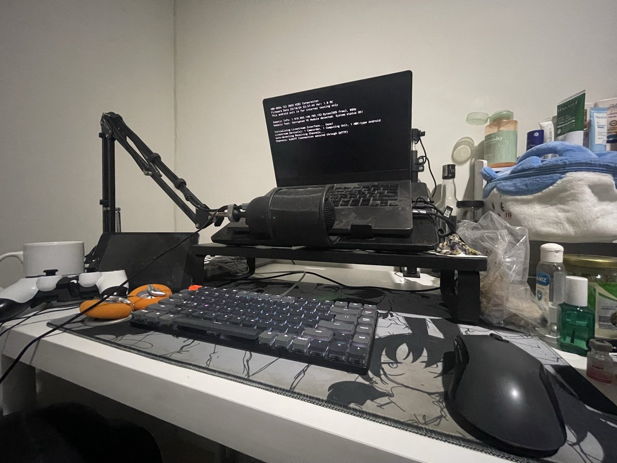 kuOnVT's tweet image. fun fact: i do not have a proper desk chair to use my pc with, so this is my actual head level pov of the my pc setup at all times 🥹🥹🥹