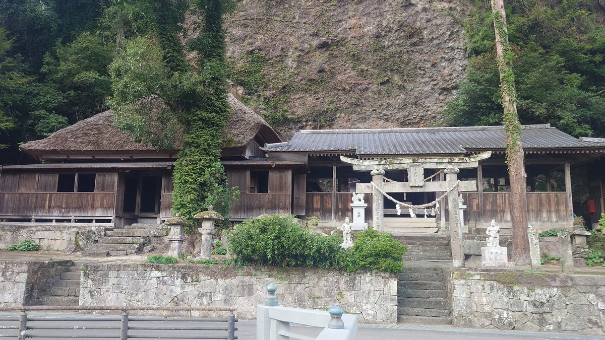 goshuinchou's tweet image. 大分県国東半島は立地的に最初期の神仏習合が起こった宇佐八幡宮の信仰圏でありその影響を受け、半島自体が神仏習合と修験の霊地「六郷満山」として独特な発展を遂げ、今も多くの古寺が残る。その中でも豊後高田市の山間にある天念寺は個人的に大好きな寺院であり、先日4度目の参拝を果たした。…