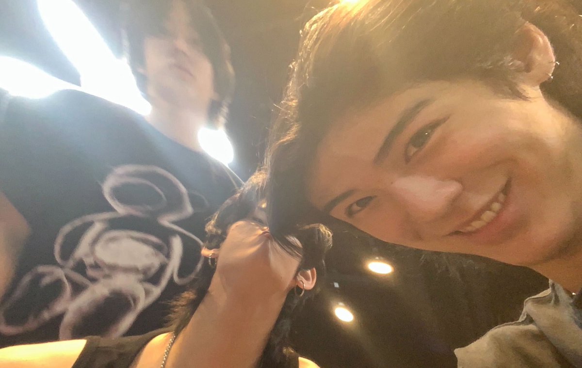 20251020 위ㅂ스

⛰️ 내 친구 동횬아 생일 축하한다 연습생 때 쓰던 
핸드폰을 보니까 너와의 추억이 참 많네
같이 숙소 쓰던 시절부터 연습실에서의 사진까지..
늘 친구로서 든든하게 옆에 있어 줘서 고맙고, 
이번 활동도 같이 잘 해보자
생일 축하한다~