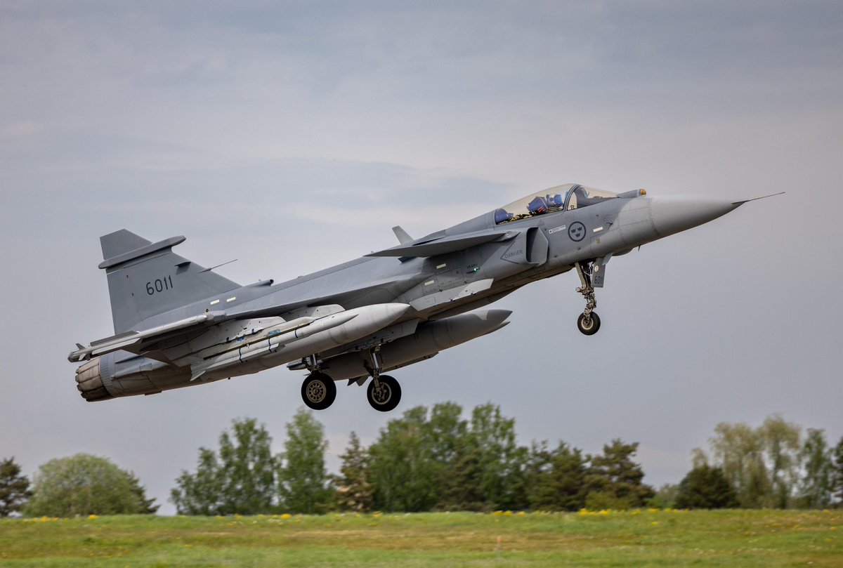 Forsvarsmakten's tweet image. 🇸🇪 The Swedish Armed Forces has officially received the first of many JAS 39 Gripen E fighters - marking a milestone for our Air Force and enhancing our capabilities to defend our skies.