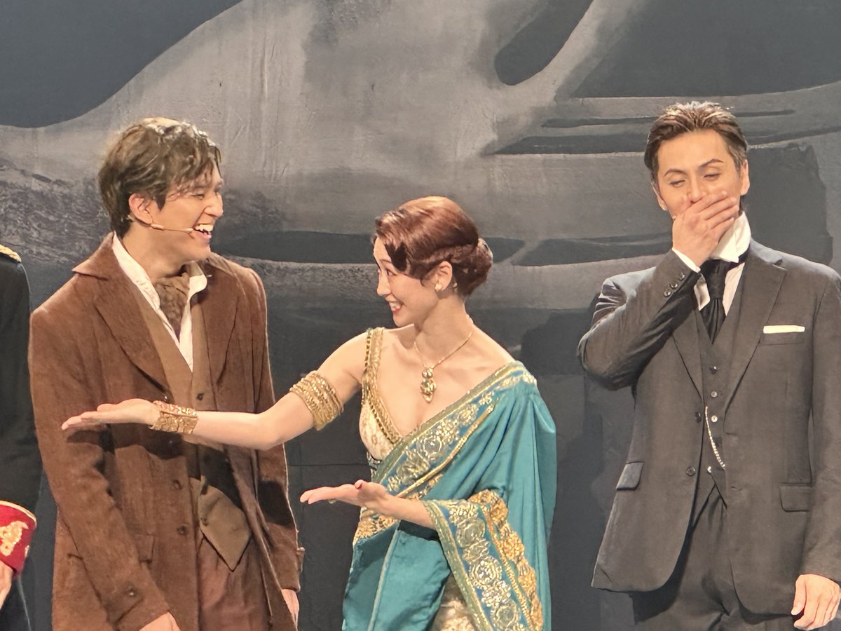 Springhorse_45's tweet image. マタハリ大阪公演おめでとうございます✨
壮絶な時代各々の苦しい人生を生きる愛希さんマタ、翔真くんアルマン、和樹さんラドゥーを筆頭に会場いっぱいに解き放たれる感情に心ぐわんぐわん揺さぶられた
マタハリの舞台に出会えて普通の何気ない生活がちょっぴり愛しく思えた☺️
カテコの皆さん可愛い🥰