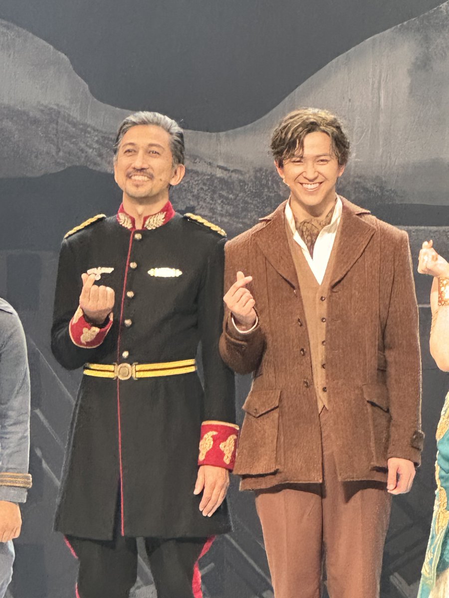 Springhorse_45's tweet image. マタハリ大阪公演おめでとうございます✨
壮絶な時代各々の苦しい人生を生きる愛希さんマタ、翔真くんアルマン、和樹さんラドゥーを筆頭に会場いっぱいに解き放たれる感情に心ぐわんぐわん揺さぶられた
マタハリの舞台に出会えて普通の何気ない生活がちょっぴり愛しく思えた☺️
カテコの皆さん可愛い🥰