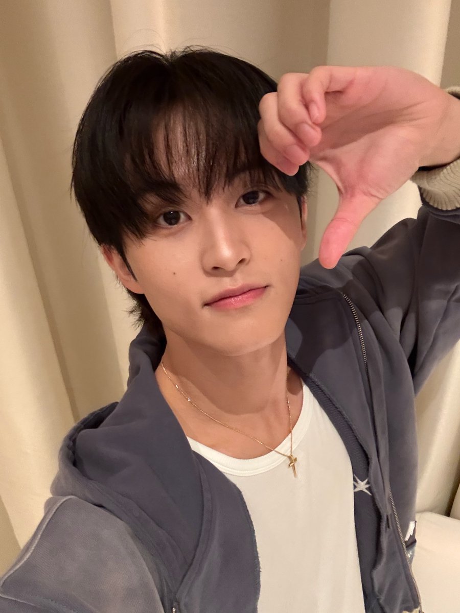 hi my pretty handsome boy 🥹