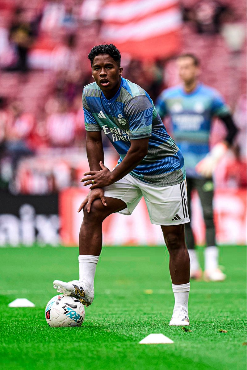 AtaqueFutbolero's tweet image. ⚠️🇧🇷 Endrick SE ENOJÓ por no ingresar ante Getafe y quedar por detrás de Gonzalo García y Brahim Díaz en la consideración de Xabi Alonso.
‼️ Aún NO SUMÓ MINUTOS en esta temporada con Real Madrid y no juega un partido oficial hace CINCO MESES.
Incluso, su entorno piensa en un…