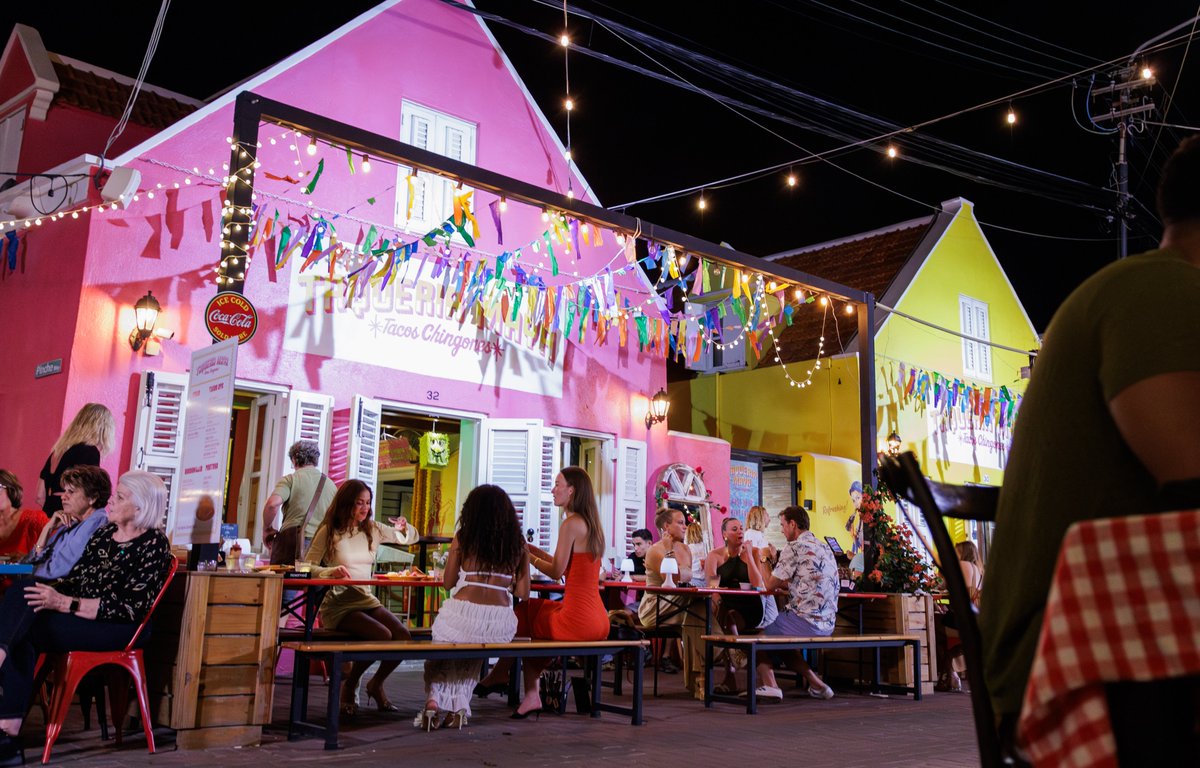 Enjoy the perfect blend of freedom and serenity as you enjoy gliding the waves🌊  #Curacao #FeelItForYourself