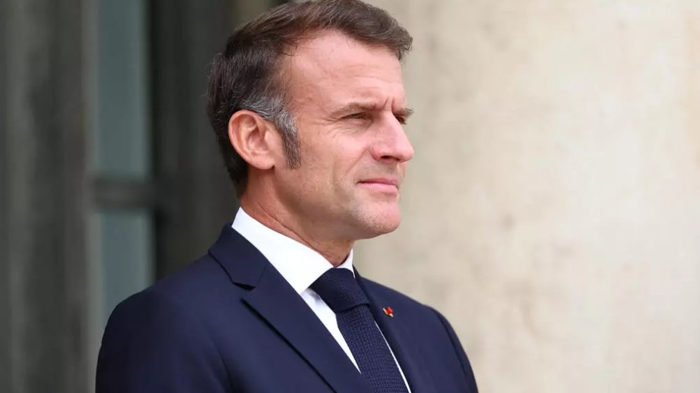 ▶️France: la fonction présidentielle est-elle affaiblie?
📌Nicolas Roussellier, historien, professeur des universités <a href="/sciencespo/">Sciences Po</a> 
📌Eugénie Mérieau, maîtresse de conférences en droit public <a href="/SorbonneParis1/">Université Paris 1 Panthéon-Sorbonne</a>
📌<a href="/FMicheau/">Frédéric Micheau</a>, directeur général adjoint <a href="/opinionway/">OpinionWay</a>
⏰19H30 Paris <a href="/RFI/">RFI</a>