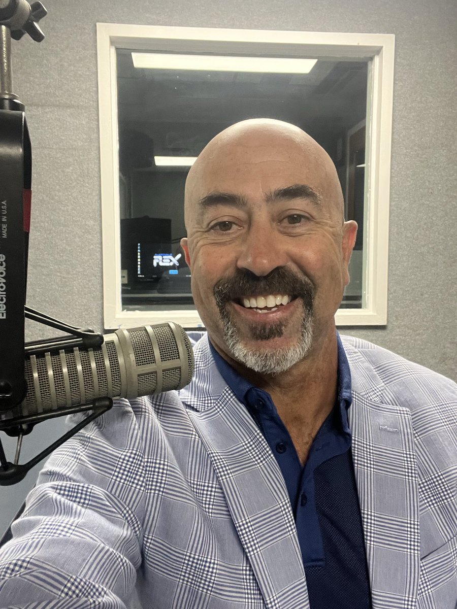 Coming at you from the @wsbu studios at @StBonaventure today for @ExtraPointWGR! Speaking to students at the Sport Management Program in the School
of Business and students from Sports Media after show ends! Let’s talk Bills after the bye. @pham1717 at 11am on Sabres, too. 