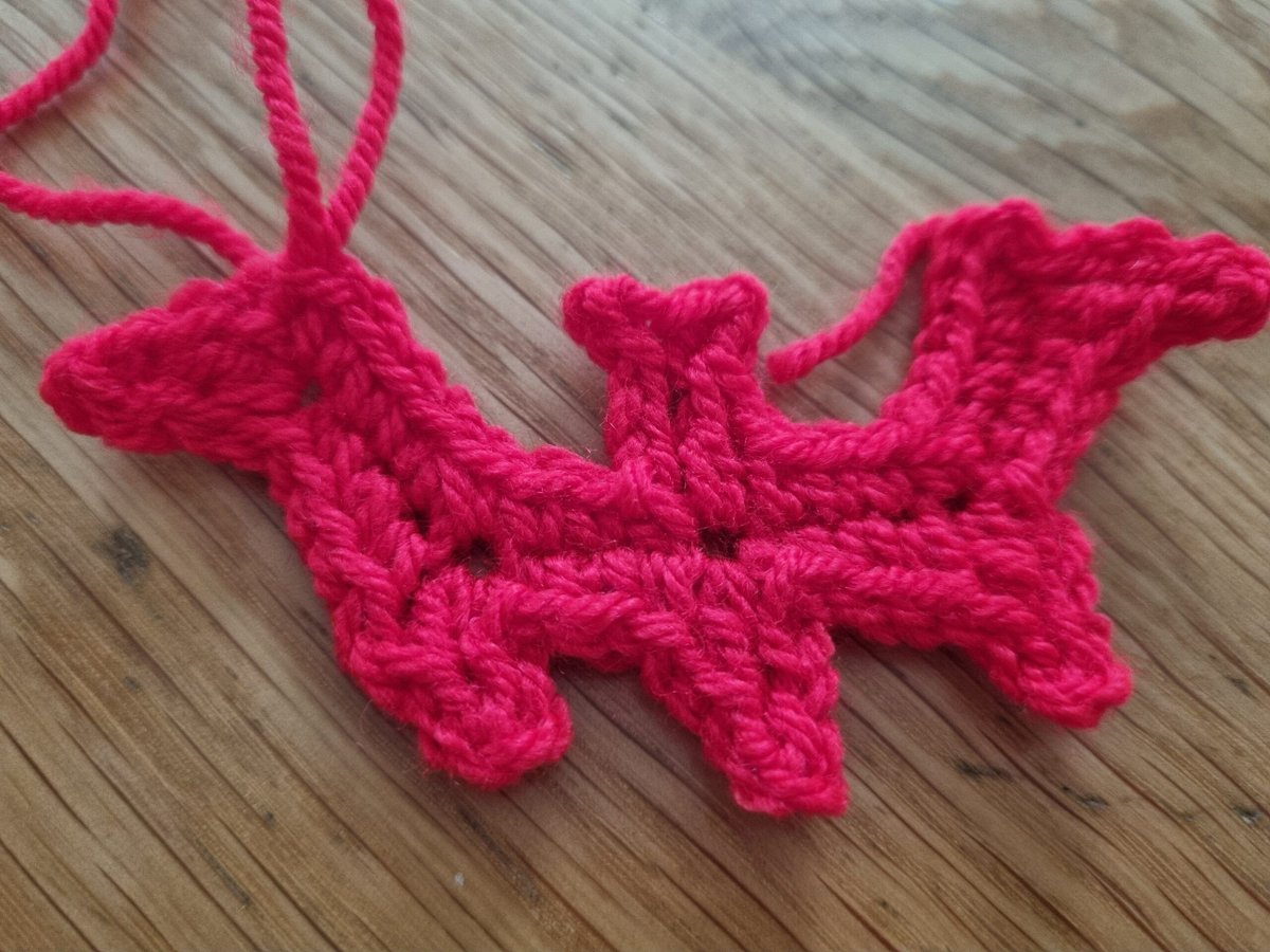 Lizloulovecraft's tweet image. 🦇✨ New Crochet Tutorial!
Get ready to add some spooky-cute charm to your projects with my Bat Applique Crochet Pattern! 💜
Free pattern: [liziloulovecraft.co.uk/crochet-bat-ap… 
#CrochetTutorial #FreeCrochetPattern #BatApplique #HalloweenCrochet #LizilouLovecraft #CrochetAddict #SpookyCute