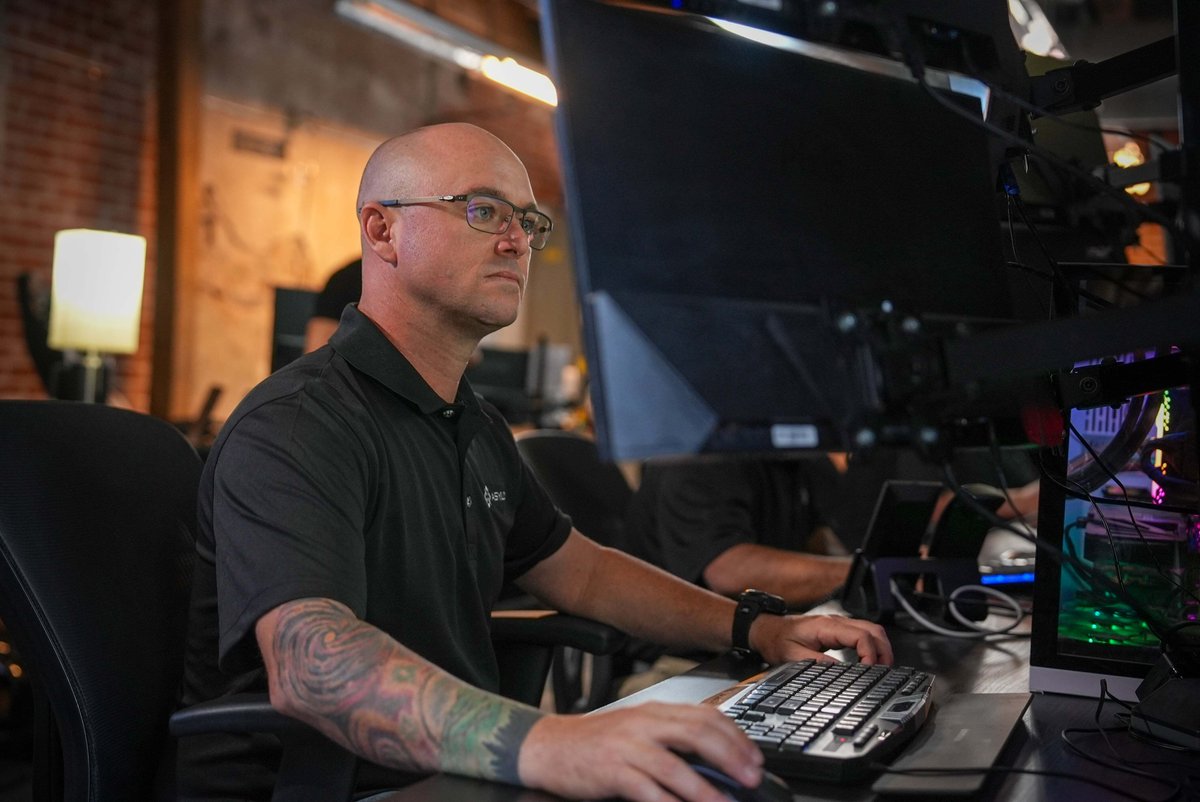 asylonrobotics's tweet image. Our 24/7/365 #RoboticSecurity Operations Center provides remote monitoring, teleoperation, and real-time mission assurance to our partners at all times. Find out more: hubs.la/Q03Mqhxc0