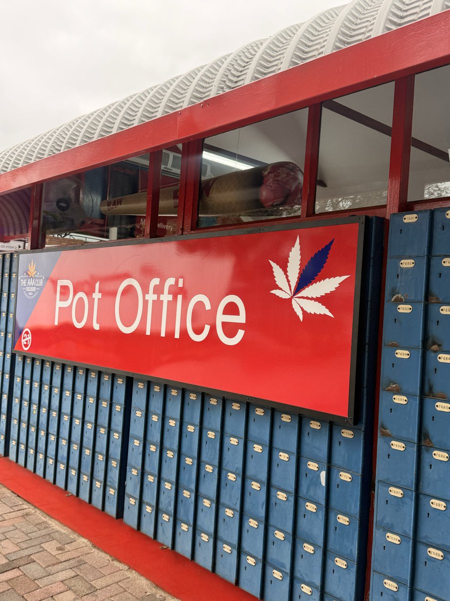 Someone done turned the old post office into a POT office 😭😭😭

I love it 🤏🏾