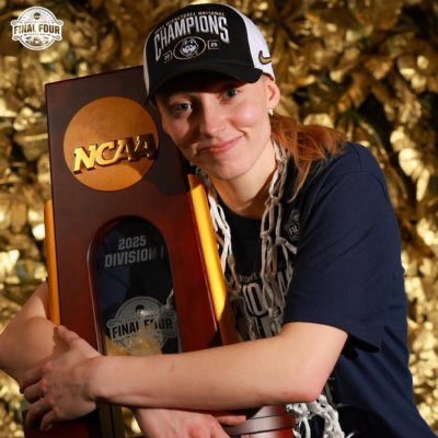 paige_report's tweet image. Happy 24th Birthday to:
2025 NCAA National Champion
2025 Wade Trophy Recipient
2025 WNBA Rookie of The Year
Most Efficient 40+ Ball Game in WNBA History
Only Women’s Freshman NPOY ever
2x Nancy Liebermann Winner
4x All-Tournament Team
4x AP All-American
Paige Bueckers.