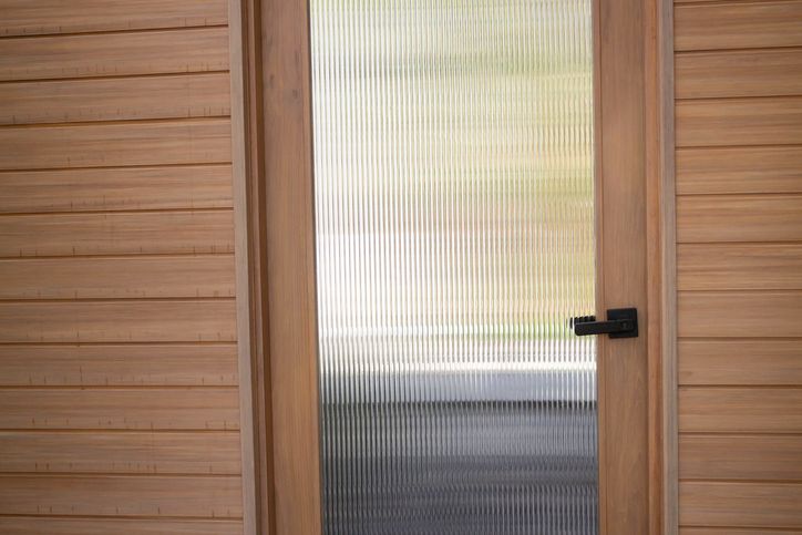 mirrorsandglass's tweet image. Shower doors. 
Water closets. 
Cabinets. 

All can be elevated with reeded glass film applications. Stylish + functional.

Learn more: buff.ly/vjqlIcu 

#HomeDecor #GlassDesign