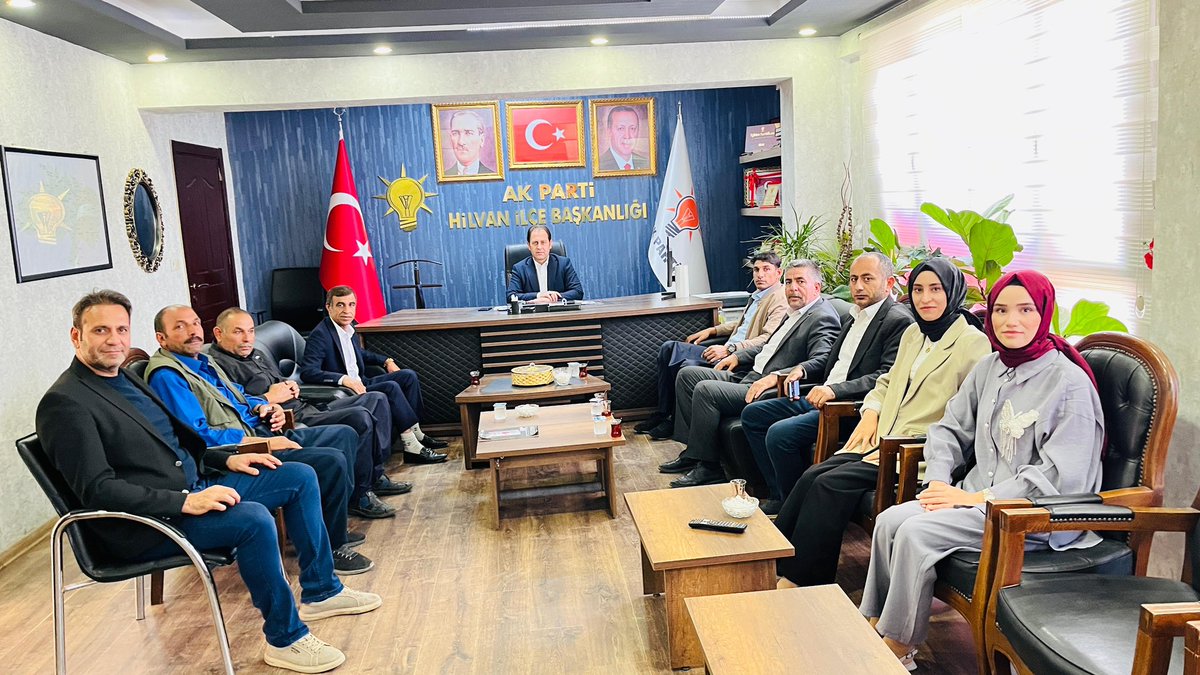 AK Parti Siverek Yönetim Kurulu Üyemiz Halil Koç Bey İlçe Başkanımız <a href="/SEToprak_/">Selahaddin Eyyüb Toprak 🇹🇷</a> ve Teşkilatımızı ziyaret etti.
Gündemde olan konular ve teşkilat çalışmaları hakkında istişarede bulundular.

Halil Bey’e nazik ziyaretlerinden dolayı teşekkür ederiz.

<a href="/RTErdogan/">Recep Tayyip Erdoğan</a> <a href="/Akparti/">AK Parti</a>