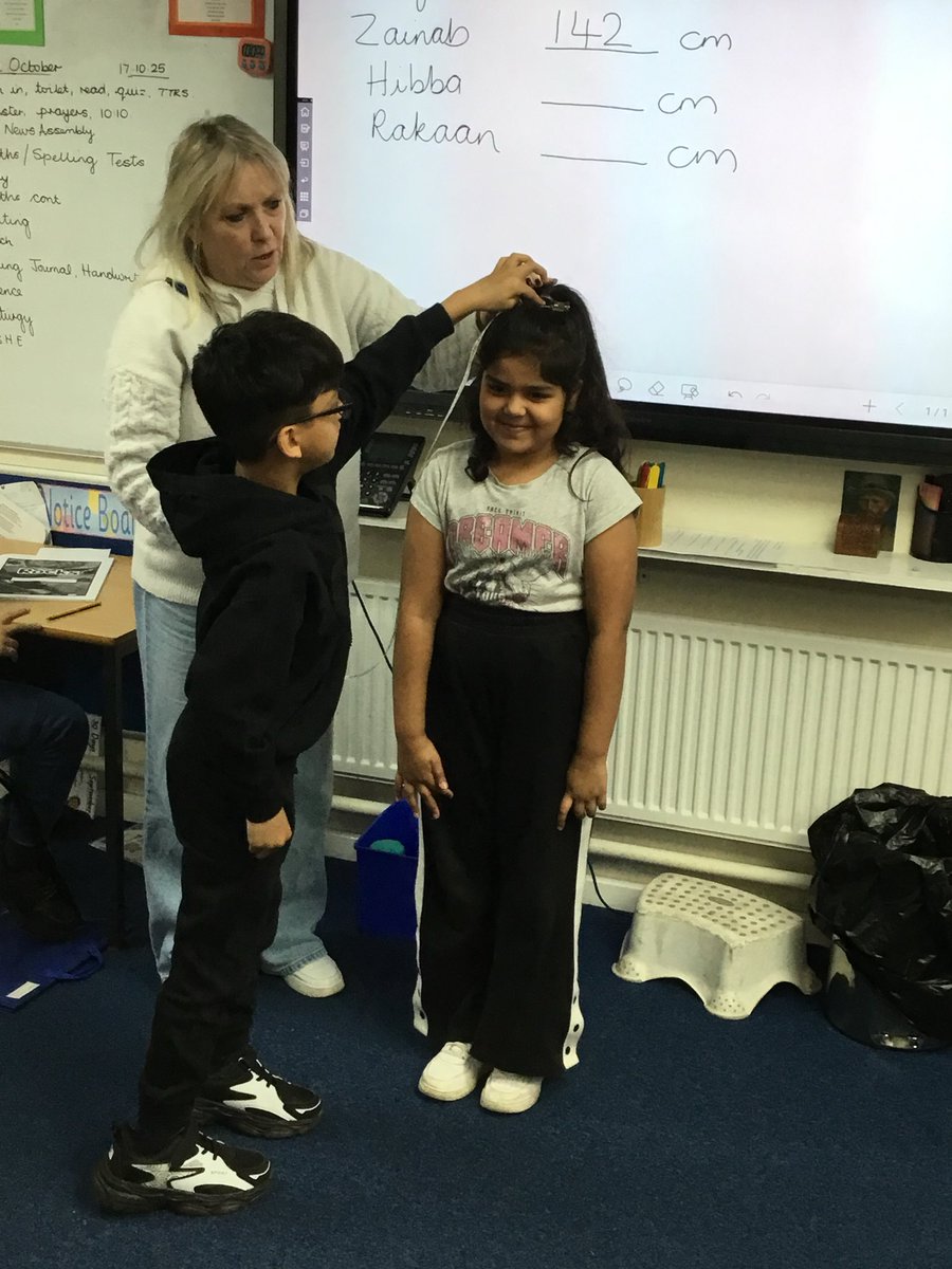 In Class 5’s Science lesson we have been looking at whether bones are bigger in taller people than they are in smaller people.  

We had fun measuring each other and recording our results🦴🩻📏
