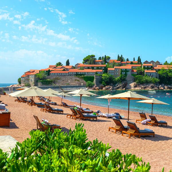 linnemann's tweet photo. “Montenegro byder på storslået natur og strande som få. 5 solrige bud til dig, der søger det autentiske. #Montenegro #rejseinspo” https://t.co/0TEp5Z6duq https://t.co/bqxaGQgt2S