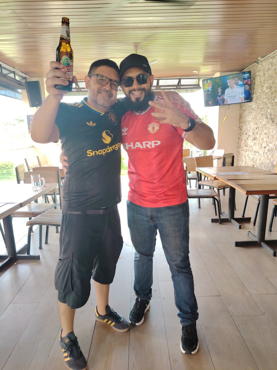 RedDevilsNicas's tweet photo. Así disfrutaron Los RED DEVILS NICAS el DERBY DE Inglaterra: Livepool vs Manchester United.

#RDN https://t.co/bYEoIbjtUJ