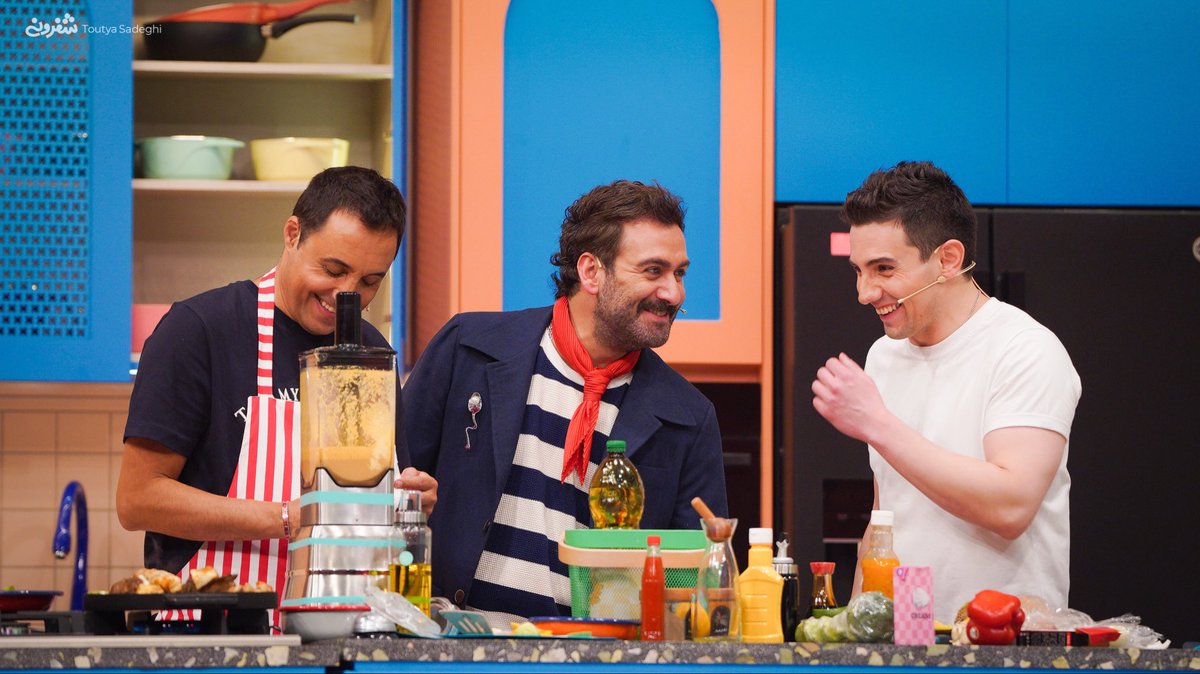 در ستایش رفقای صمیمی، اصلا با اونایی لبخندتم عمیق‌تره:)))

#شفرونی