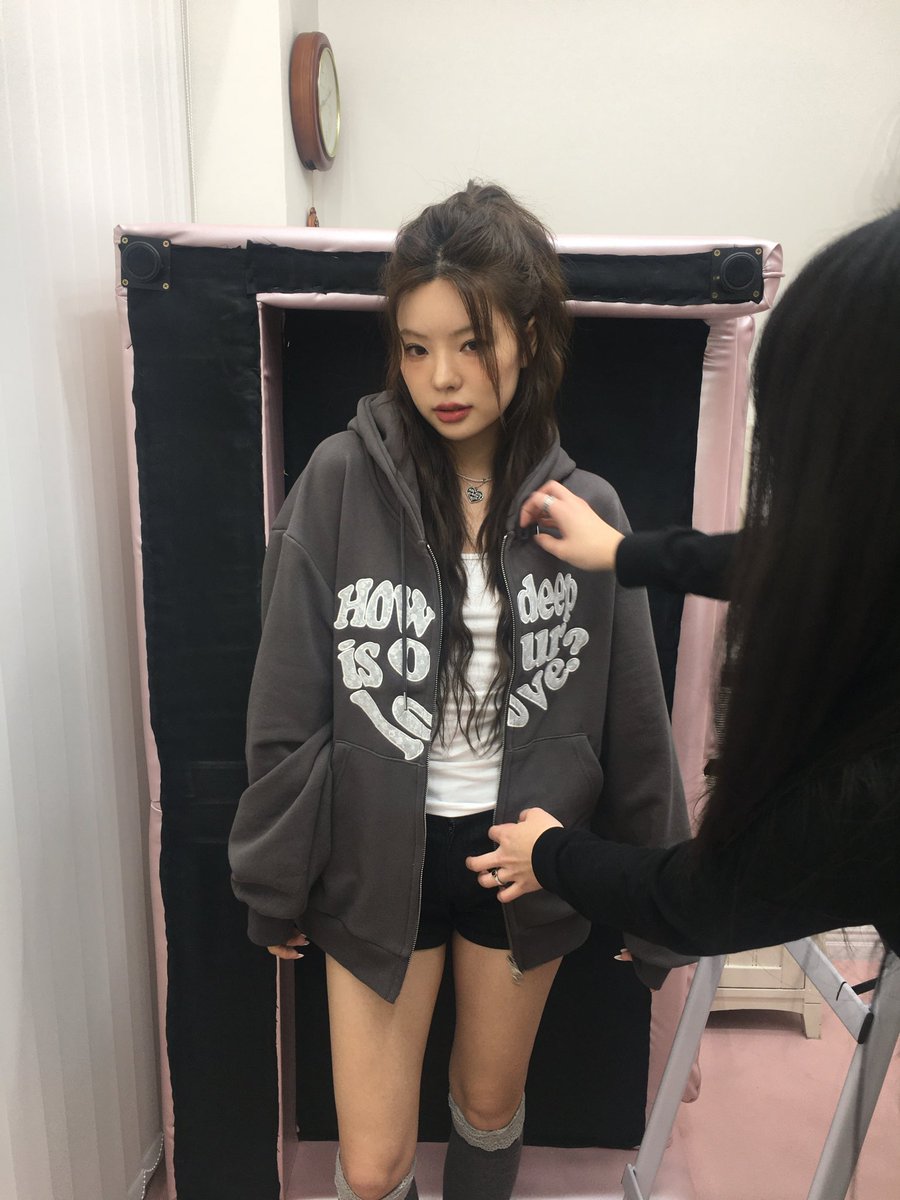 #rt #이벤트 
러브이즈트루에서 지금 딱 입기 좋은 존예핏후드집업이 나와버림 issue로 #rt이벤트 할게요.ᐟ.ᐟ.ᐟ.ᐟ.ᐟ 
러즈이즈트루랑 제 계정 팔로우 하고 알티하면 참여 끝. ((3분께 드림)) 
두번째 레이스패치후드집업이 ㅈㅉ 심하게 귀엽고 예뻐,, 반팔도아니고 후집입니다 여러분