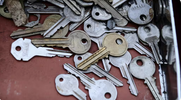 MySQL's tweet image. 🚀 New on the blog: "MySQL Basics: The Keys to the Kingdom—Primary and Foreign Keys Explained"! 📚🔑
If you're just starting your journey into database management, don't miss this beginner-friendly guide from our MySQL Basics series. Discover how primary and foreign keys keep…