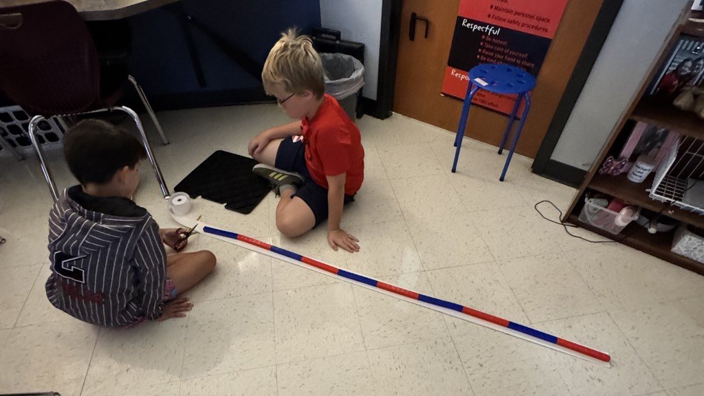 🧮 Students in Ms. Rasche’s 3rd grade class recently teamed up to explore multiplication! They built colorful cube trains to visualize and understand different multiples — making math both hands-on and fun! 🎲✨