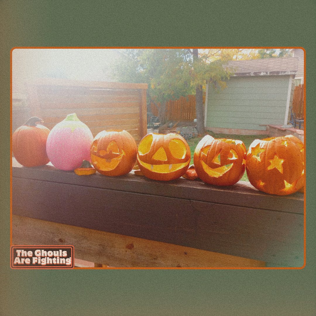 JLinaris's tweet image. My siblings and I carved pumpkins!
#pumpkin #Halloween