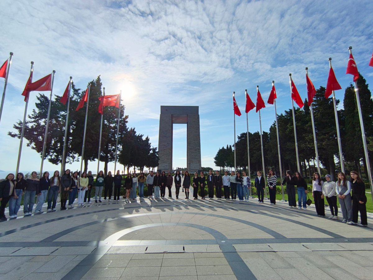 MuhammetGulec's tweet photo. Gençlik ve Spor Bakanlığı koordinesinde düzenlenen “Medeniyet, Tarih ve Kültür Kampı” kapsamında erkek ve kız öğrenci gruplarımızla gerçekleştirdiğimiz Çanakkale gezilerimiz tamamlandı.
@denizlimem @emre_caliskan https://t.co/G5zNGOOt8u