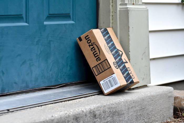 greg16676935420's tweet image. Life Hack: Replace your cat’s litter box with an Amazon box. When it’s full just tape it up and put it on your doorstep so someone steals it