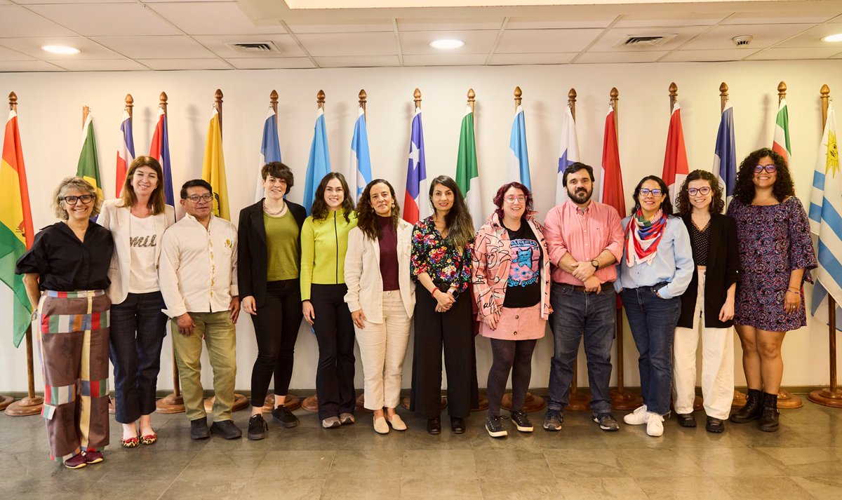 ONU_derechos's tweet photo. 🌎#ColectivoEPU | Coalición regional que promueve los derechos humanos en el marco del Examen Periódico Universal #EPU se reunió en Santiago🇨🇱 para profundizar su articulación.

↪️El compromiso: seguir construyendo redes para proteger los #DerechosHumanos: https://t.co/iyP6uvWE4x https://t.co/ArHbPiP68Z