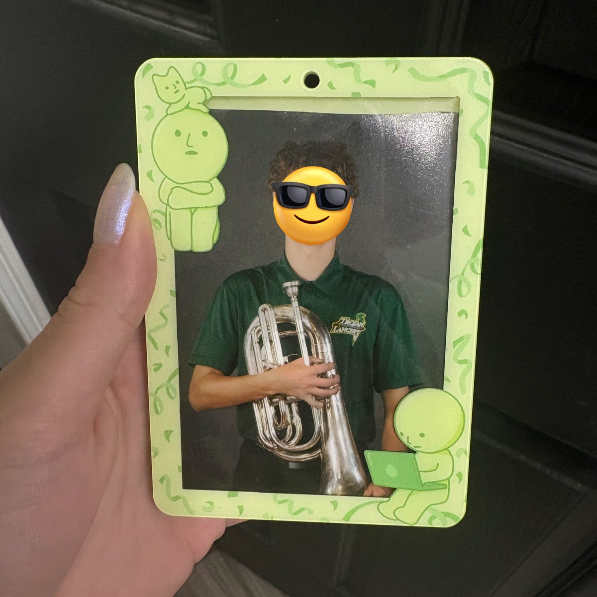 ditzybea_'s tweet photo. I used my pc holder to hold a photo of my brother for a band competition and now his photo won’t come out😭😭 https://t.co/mXgy1Rx3SX