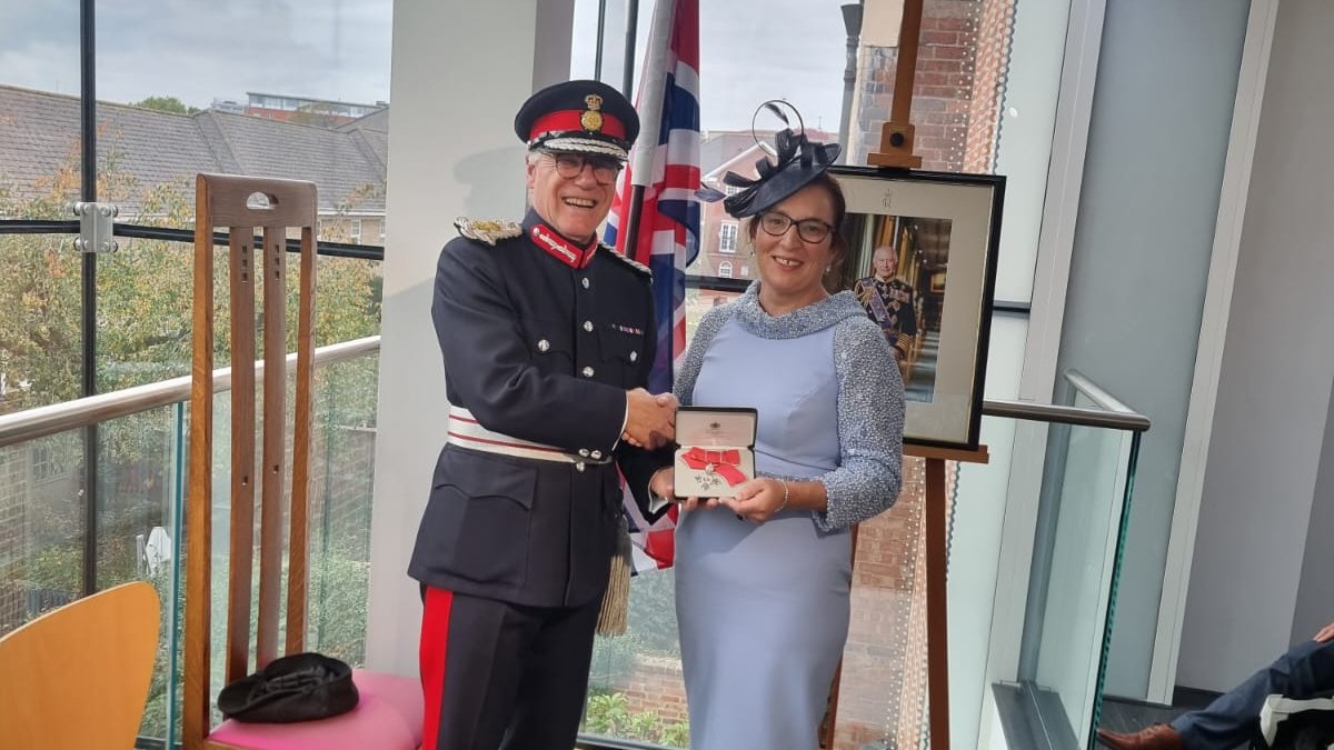 NorthantsLL's tweet image. Honoured to present Mrs Teresa McCarthy-Dixon with an honorary MBE, conferred by HM The King for her outstanding service to the community in Northamptonshire. A truly inspiring lady whose impact is felt far and wide. Congratulations, Teresa!
