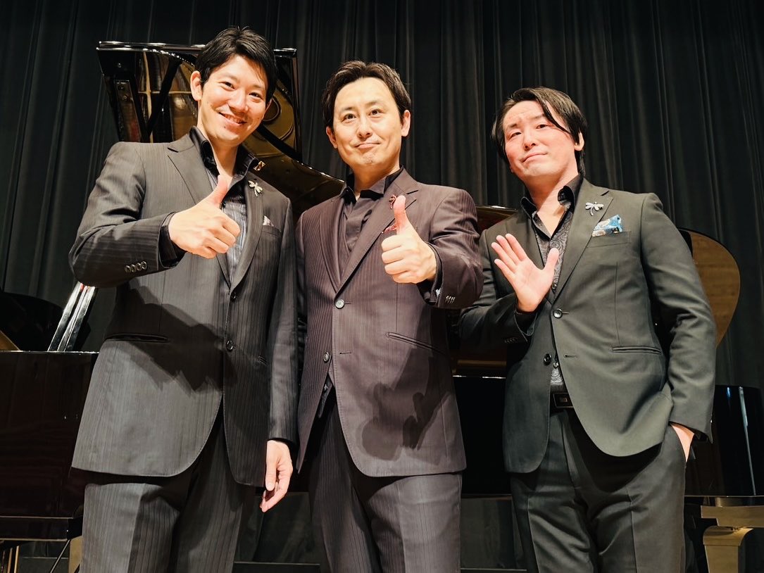 榛葉薫人 Yoshito Shimba (@yoshito_smb) on Twitter photo Fratellissimo!東京公演終演〜
この頃には涼しくなってるといいですねなんて話していたらちょっと寒いくらいの気温になるとは もちろん演奏はそれに負けない熱気全開で
カンツォーネメドレーたくさん歌って心地よい疲労感に包まれております
お越し頂きましたお客様ありがとうこざいました! Fratellissimo!東京公演終演〜
この頃には涼しくなってるといいですねなんて話していたらちょっと寒いくらいの気温になるとは もちろん演奏はそれに負けない熱気全開で
カンツォーネメドレーたくさん歌って心地よい疲労感に包まれております
お越し頂きましたお客様ありがとうこざいました!