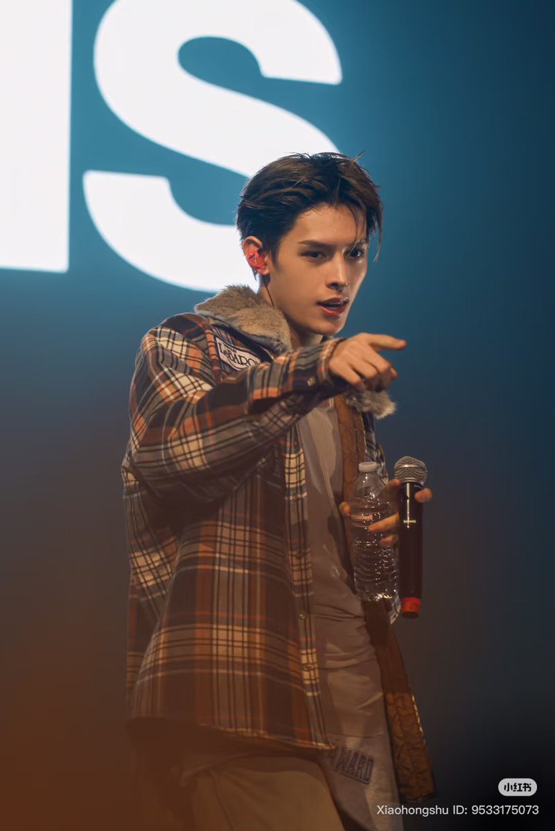 cortisnewss's tweet image. #JAMES at KOOM festival

(4/10)

#코르티스 #CORTIS