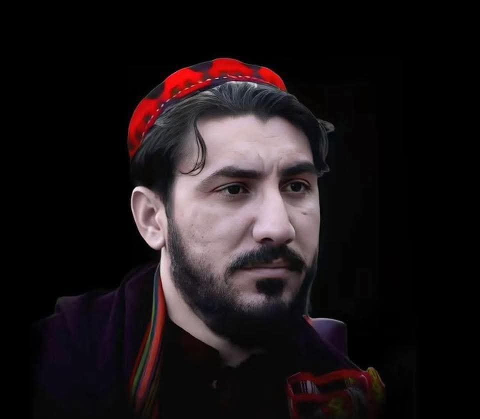YasinzaiJa36176's tweet photo. گران منظور خان پشتون کیخلاف ناقابلِ ضمانت گرفتاری وارنٹ جاری کرنا ایک غیر آئینی اور غیر قانونی حربہ ہے۔
ایسے ہی حربوں سے پہلے ہی ملک کا کافی نقصان ہوچکا ہے ۔
اب یہ ملک مذید کسی نقصان کا متحمل نہیں ہوسکتا۔
#ManzoorPashteenSymbolOfResistance https://t.co/hDTqO9jAwt
