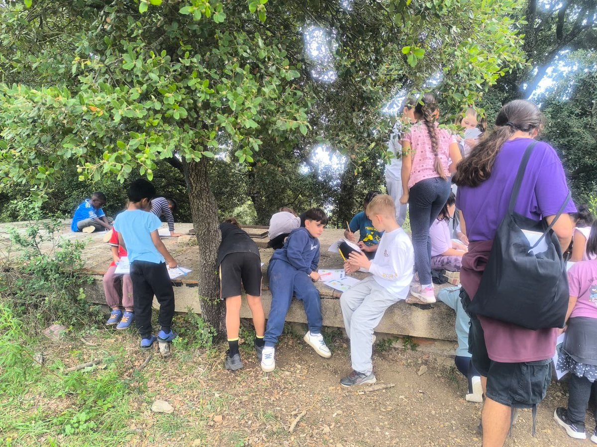Primera sortida a #LaCasadelAire amb els nens i nenes de 3r i 4t per començar a descobrir el #Montseny i els animals #vertebrats que hi habiten.
#descoberta
#medinatural
#treballemenequip