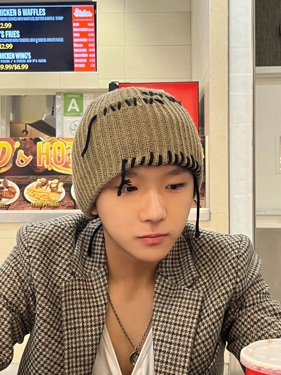 찢어진사진의반쪽을찾았다.........