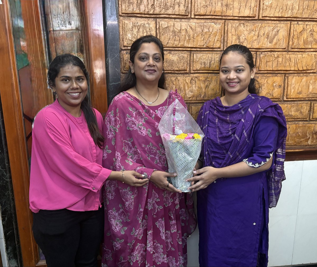 वंचित बहुजन आघाडीच्या राज्य प्रवक्त्या उत्कर्षा रुपवते ताई आपणांस वाढदिवसाच्या हार्दिक शुभेच्छा !